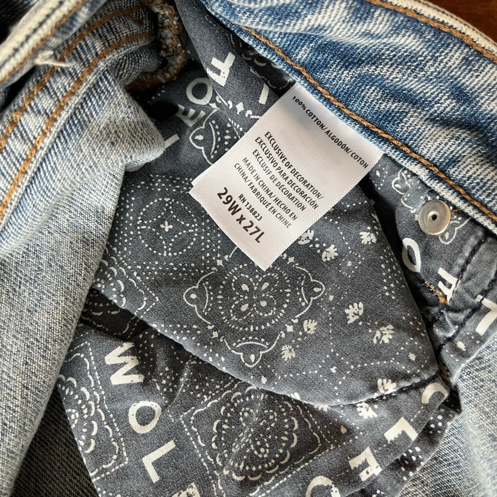 Cleo + Wolf High Rise Distressed Mom Jeans NWOT - Picture 5 of 8